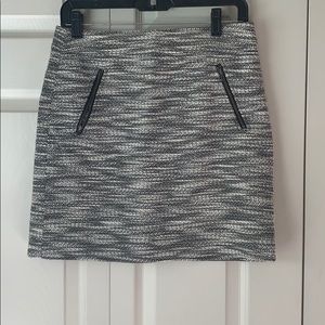Loft black and white skirt with zipper pockets
